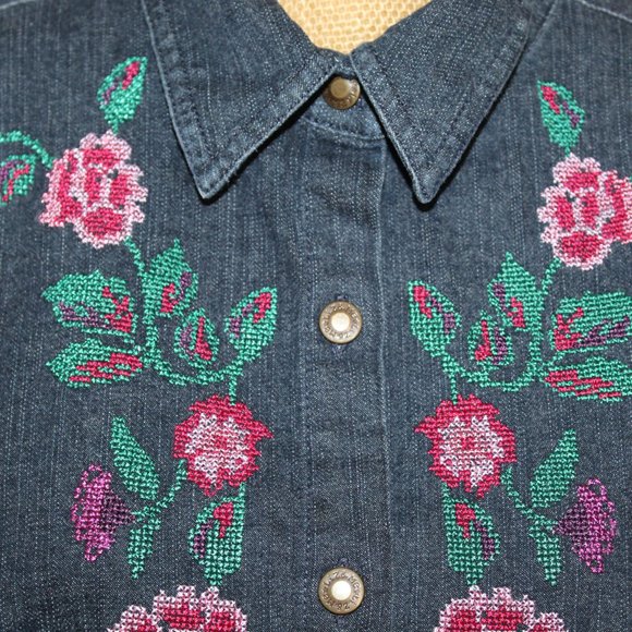 Liz & Me Blue Denim Button Up Long Sleeve Shirt Embroidered Flowers Womens XL/1X - Picture 7 of 9